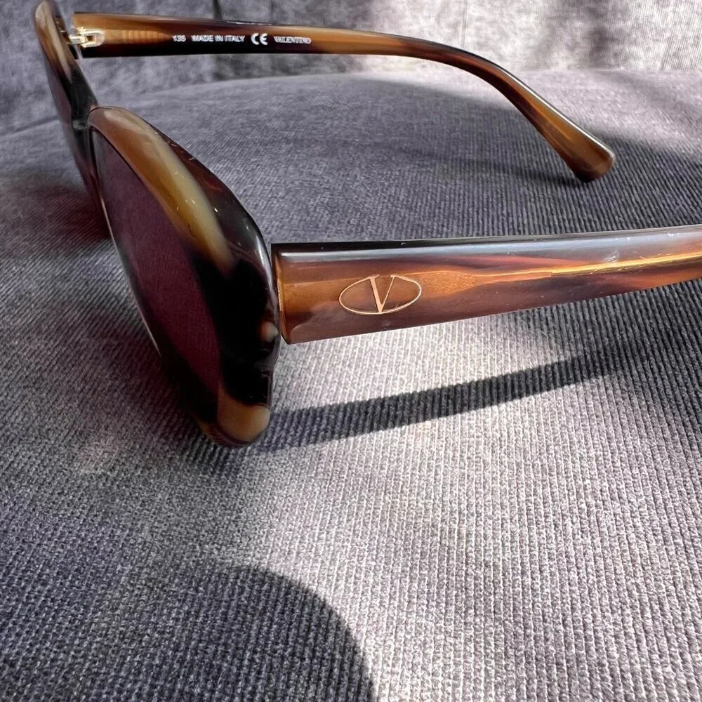Valentino V634 women cat eyes Glasses frame only, Beige Horn,